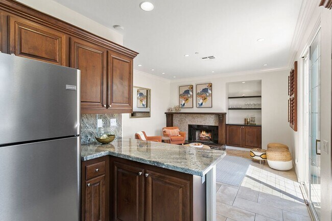 Building Photo - Exquisite beach home with Ocean and Harbor activities abound!