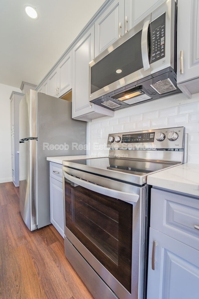 Building Photo - 3345 Columbia St