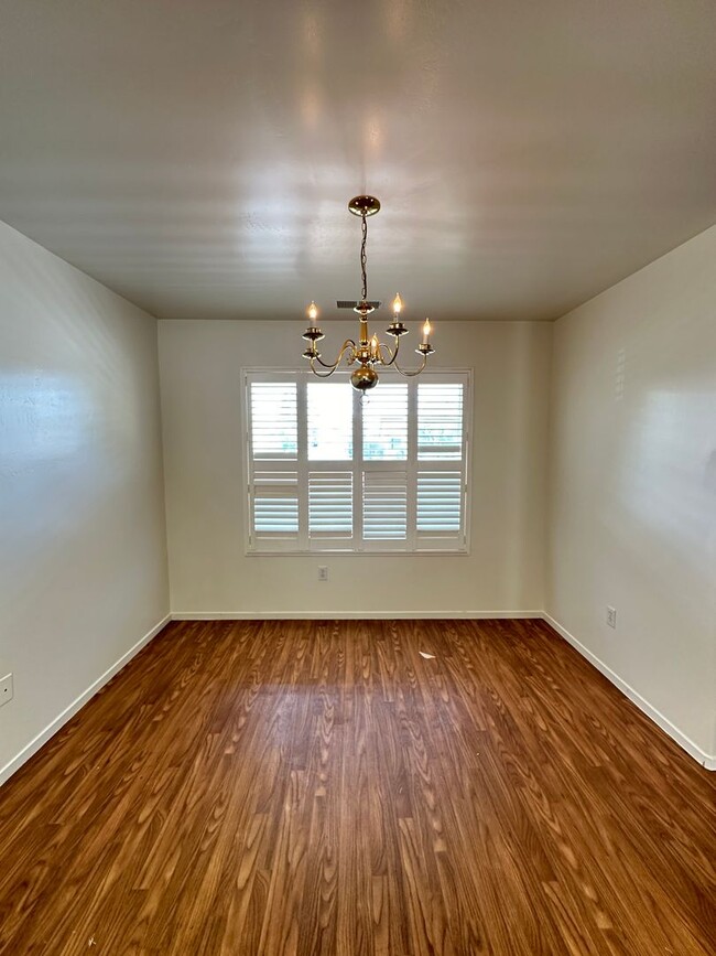 Building Photo - 3 Bed, 2 Bath Home with Spacious Backyard!