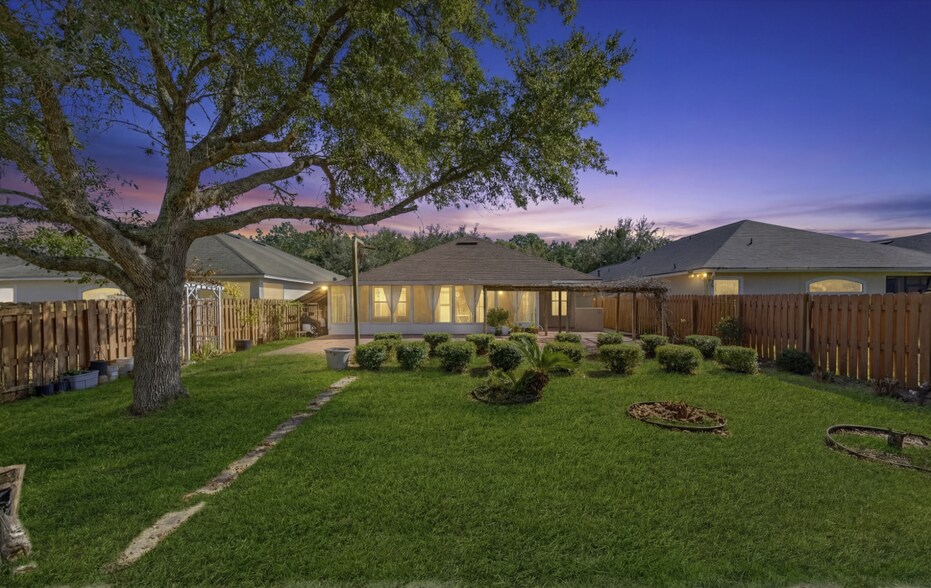 Building Photo - 14626 Falling Waters Dr