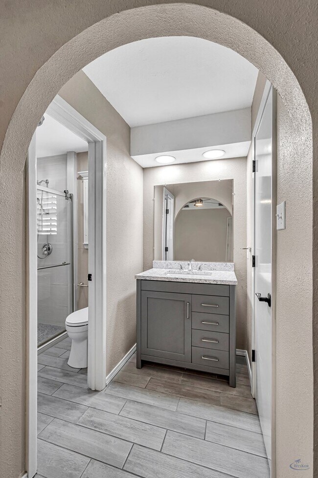 Building Photo - 1800 W 23rd St