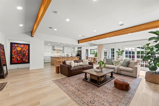 Primary Photo - 802 N Wilcrest Dr