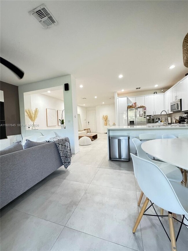 Building Photo - 13017 Riverwalk Cir S