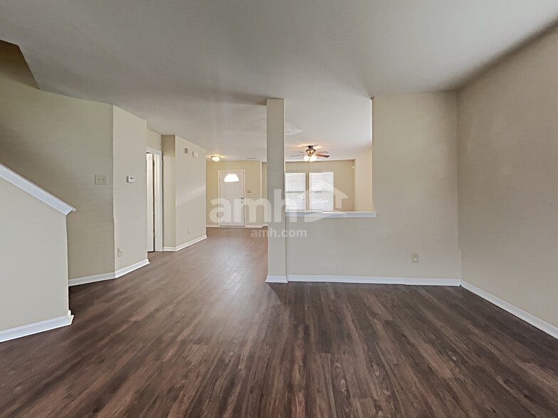 Building Photo - 3118 Hurst St