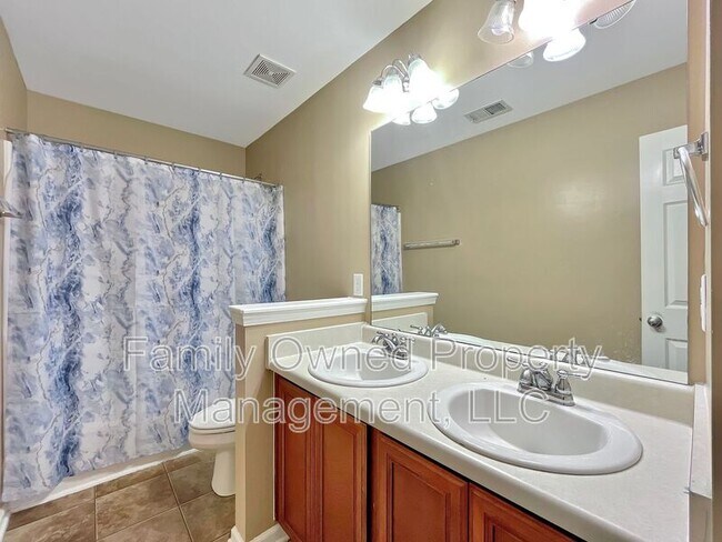 Building Photo - 320 Burton Ct