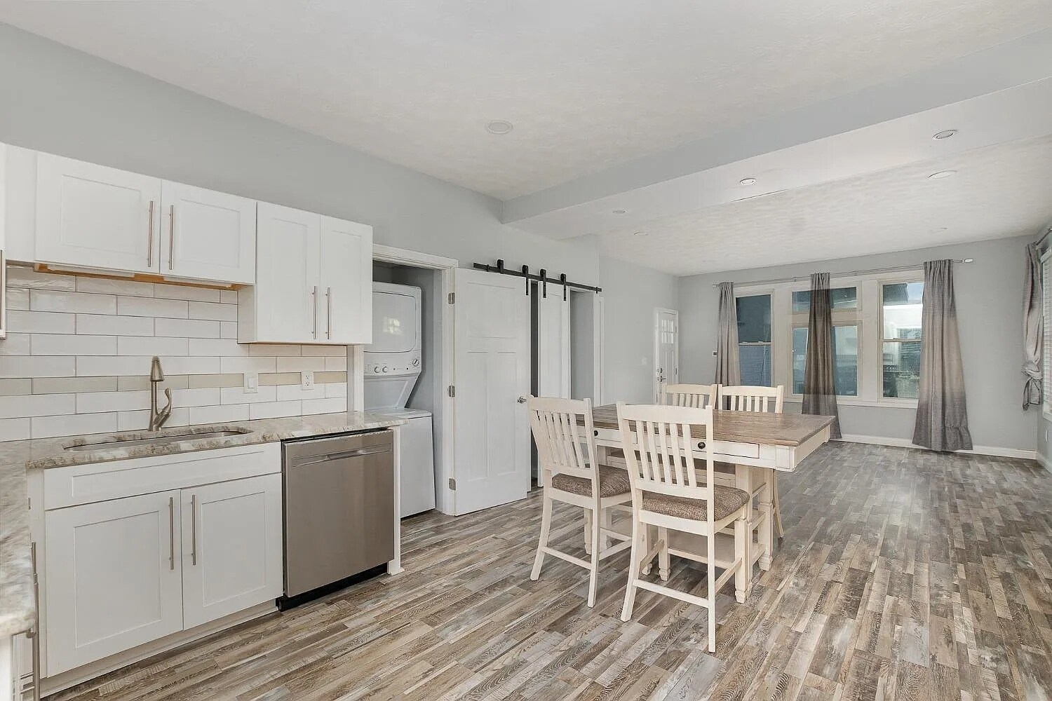 Building Photo - 5651 Bramble Ave