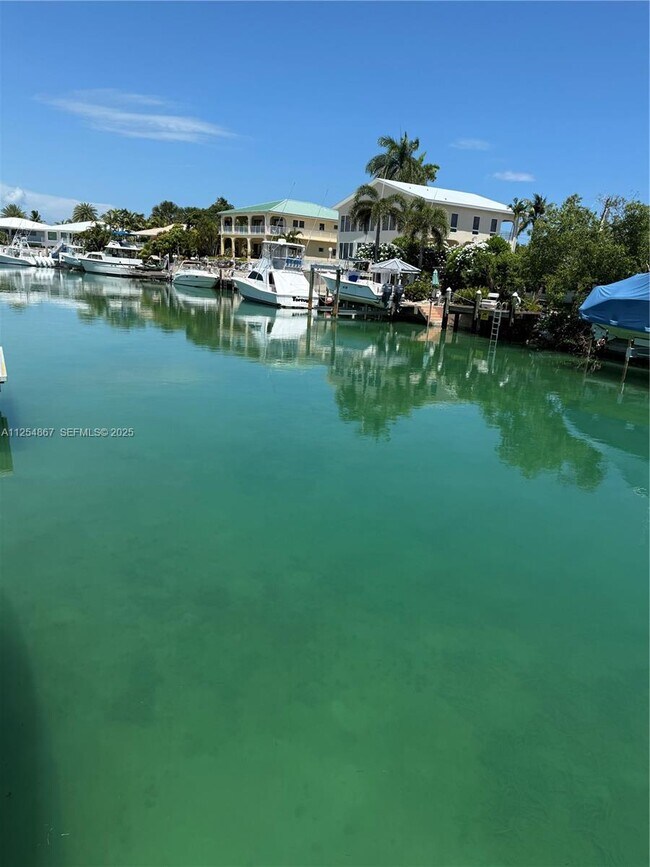 Building Photo - 124 Indies Dr S