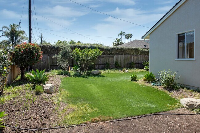 Building Photo - Remodeled Mesa Home Steps From Shoreline Park!