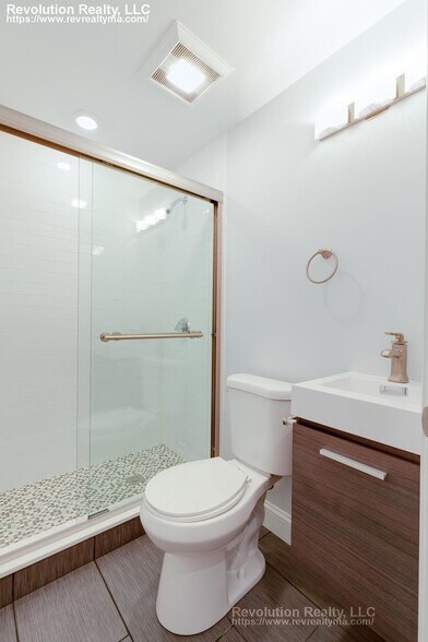 Building Photo - 15 Kenilworth St