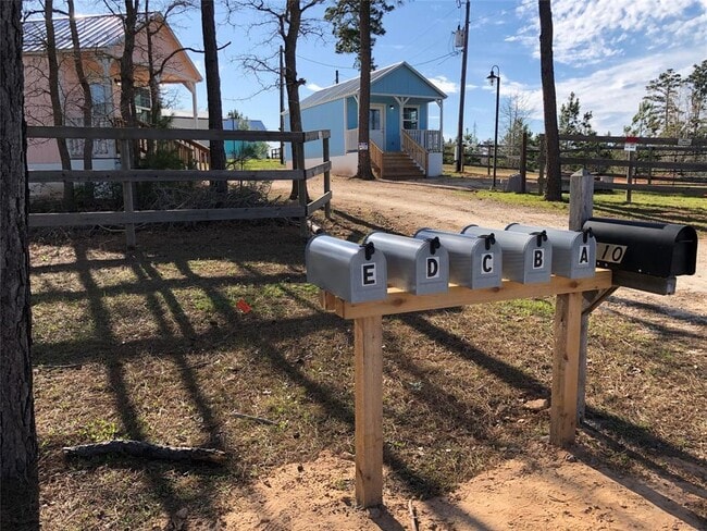 Building Photo - 110 Pine Tree Loop