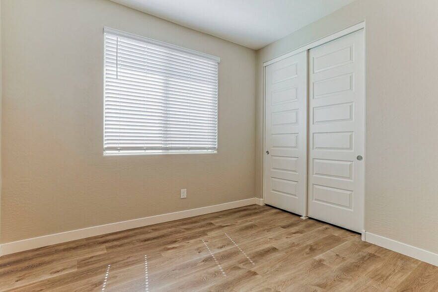 Building Photo - 289 W Tamarack Dr