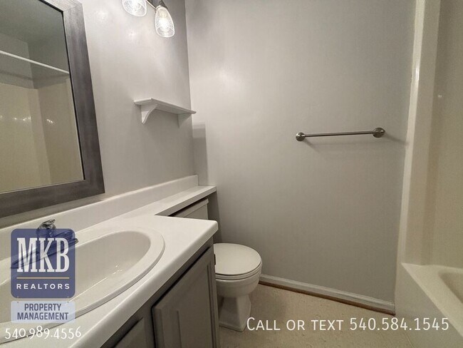 Building Photo - 2527 Gatehouse Ln