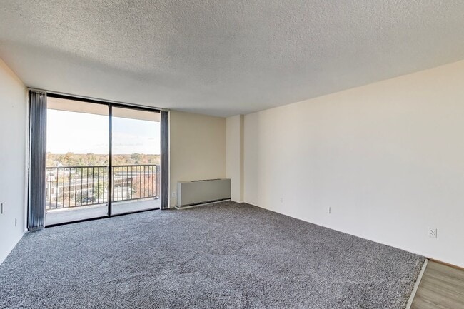 Building Photo - Sunny Studio in Downtown Rockville - ALL U...