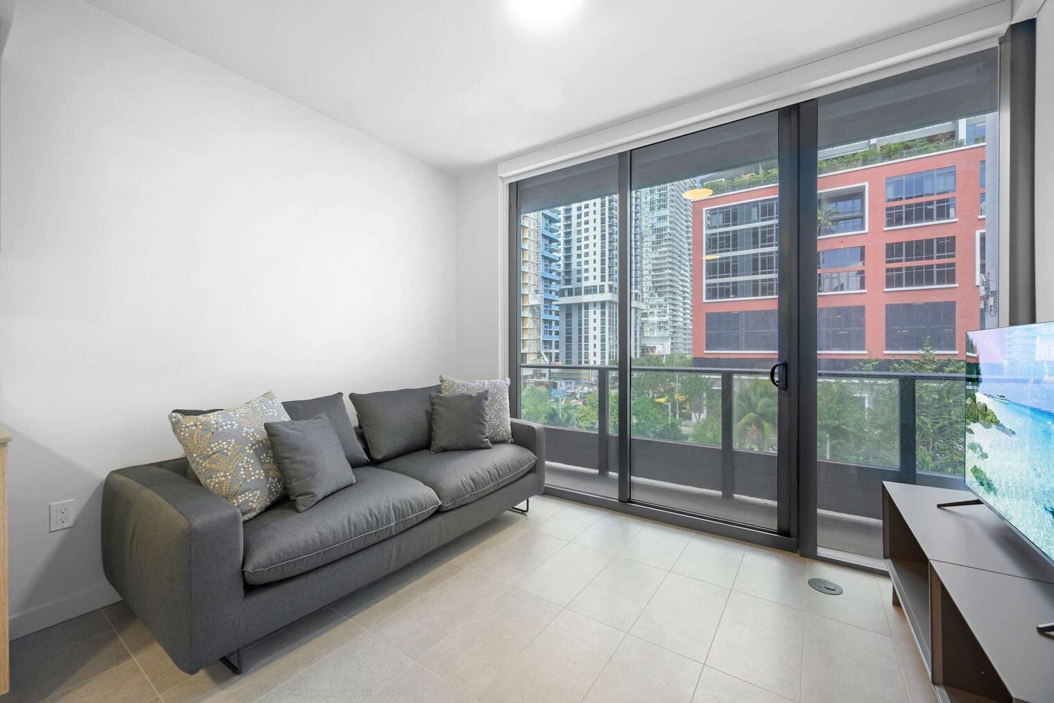 Building Photo - 121 NE 5th St