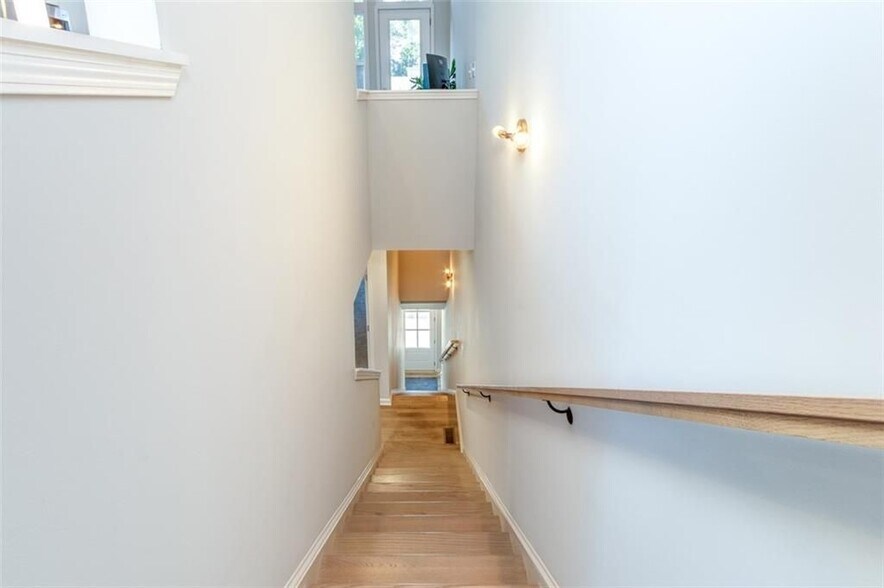 Building Photo - 912 Brees Ct