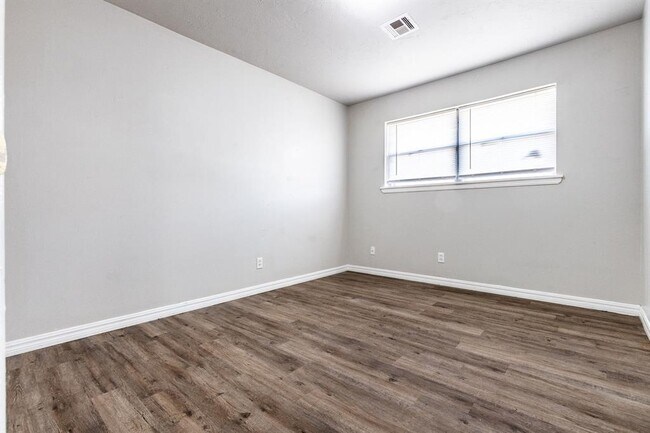 Building Photo - 617 Queensboro Pl