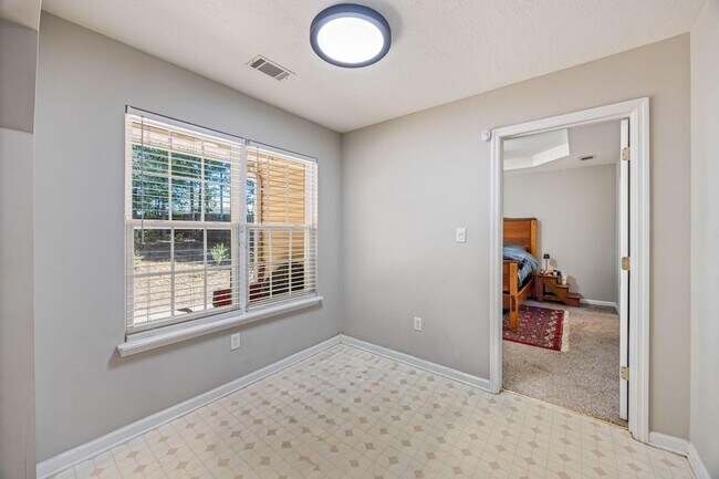 Building Photo - 2056 Sylvan Lake Dr