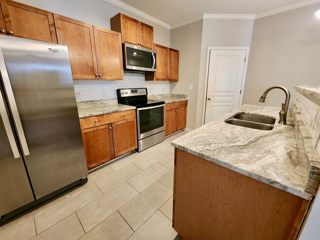 Building Photo - Two bedroom condo at 254 Seven Farms - Dan...
