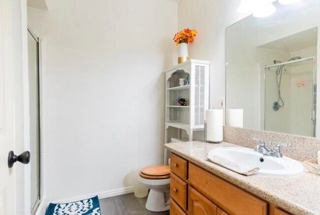 2nd bathroom - 4646 Hartley St