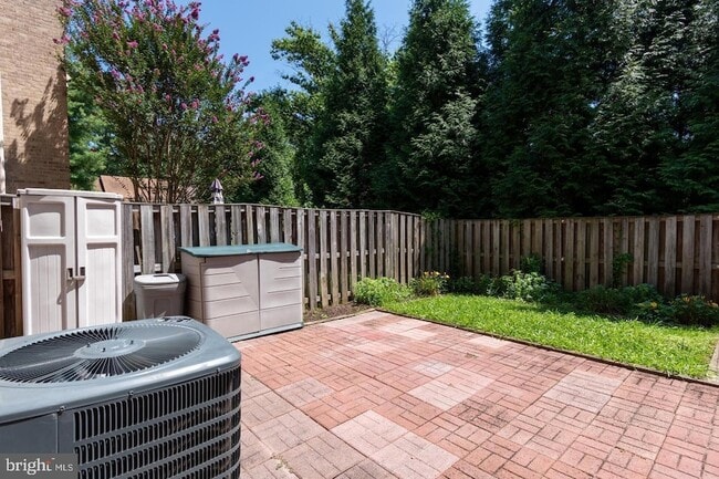 Building Photo - 13205 Black Walnut Ct