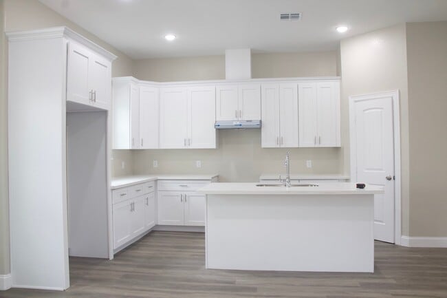 Building Photo - 8309 Parker Rd