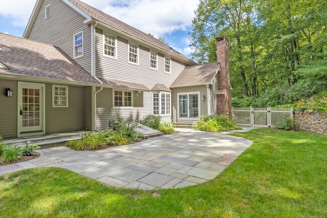 Building Photo - 112 Old Farms Rd