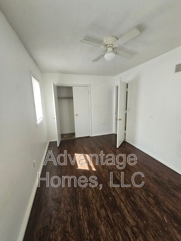 Building Photo - 715 N 70th Terrace