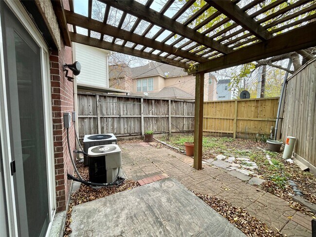 Building Photo - 5901 Fairdale Ln