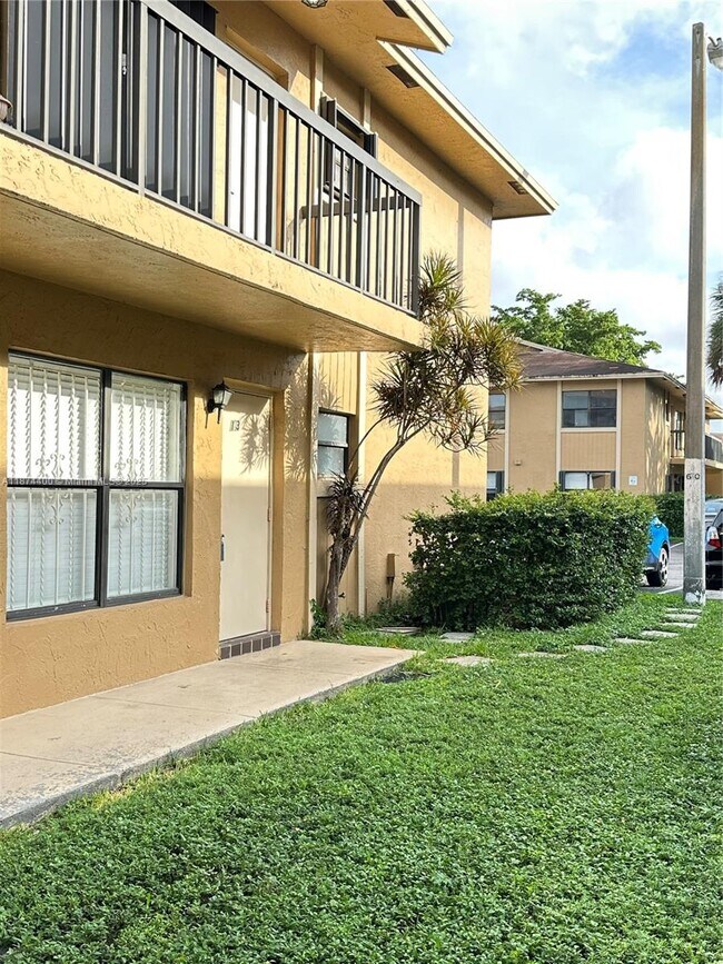 Building Photo - 6705 W 26th Dr