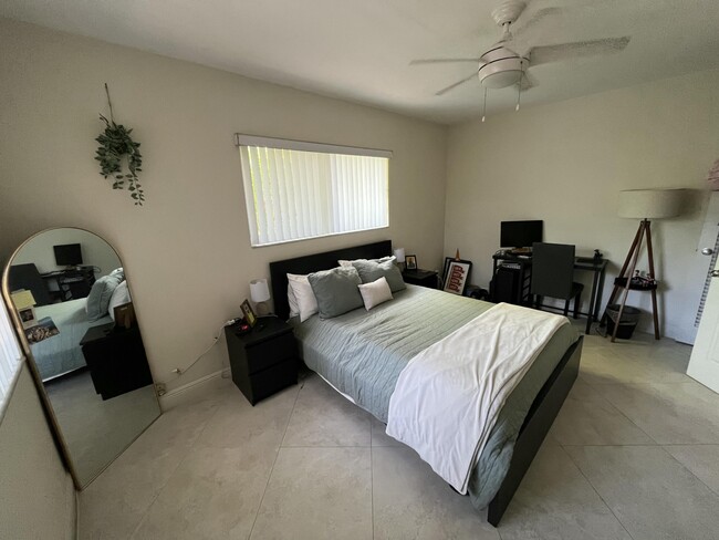 Building Photo - 4316 Sea Grape Dr