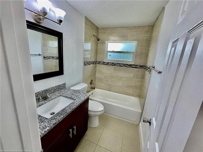 Building Photo - 1409 Palm Way