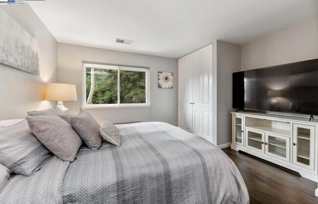 Building Photo - 1133 San Ramon Valley Blvd