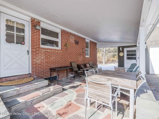 Building Photo - 11 Julia Ave