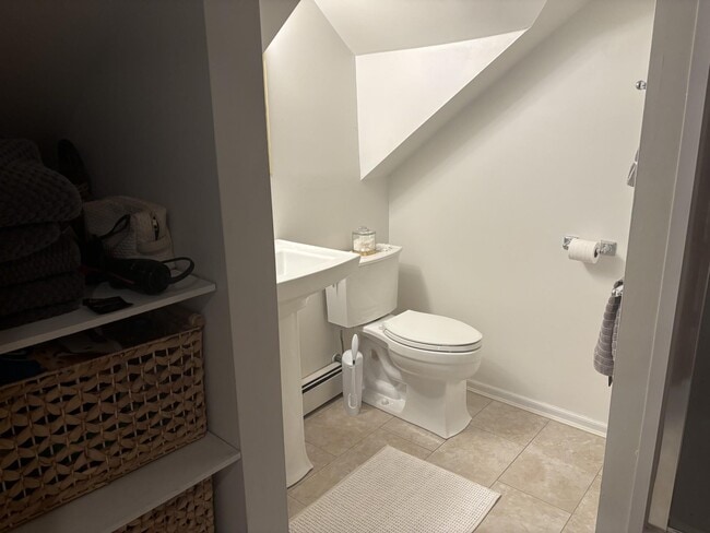 Building Photo - 5650 N Bayview Rd