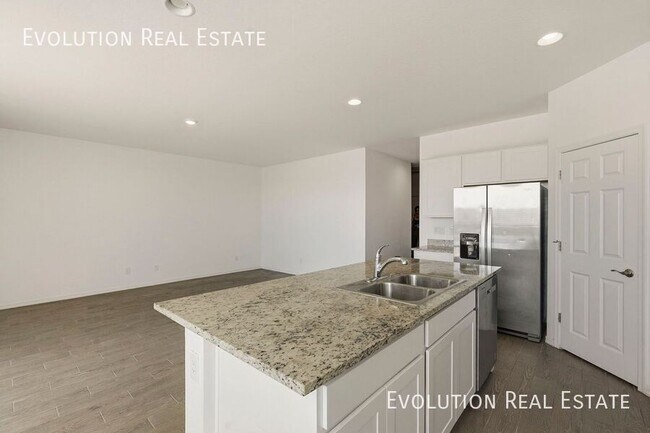 Building Photo - 11461 E Ulysses Ave