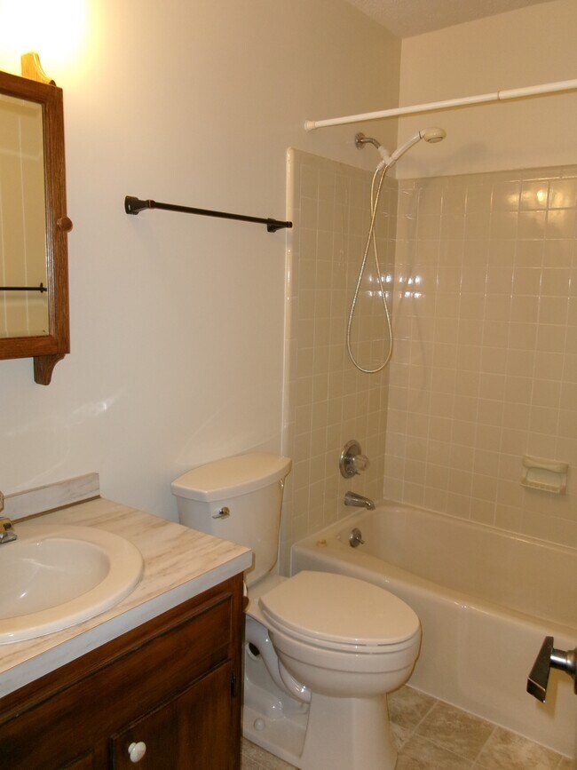 Building Photo - 23320 Red Oak Ct