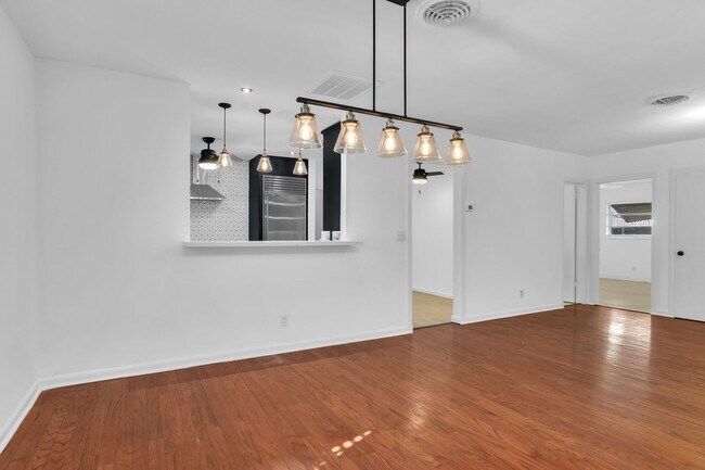 Building Photo - Beautiful Hollywood Home