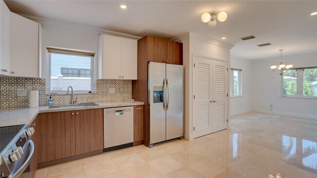 Building Photo - 500 SW 51st Ct
