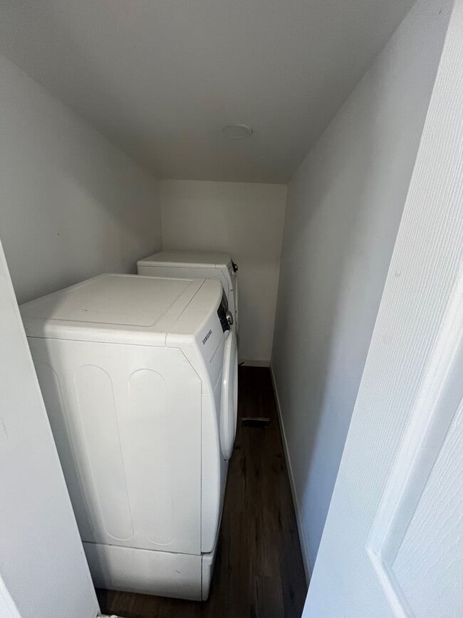 Building Photo - Bright 3-Bedroom Home Near Downtown Wichita