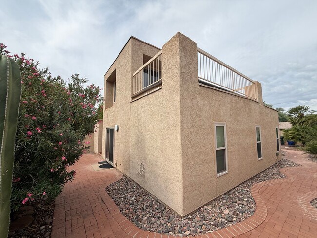 Building Photo - 3160 N Brittlebush Ln
