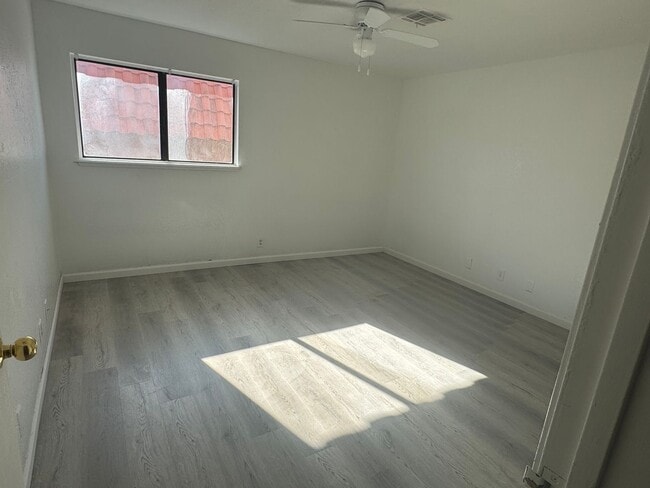 Building Photo - 6987 Mendon Ln