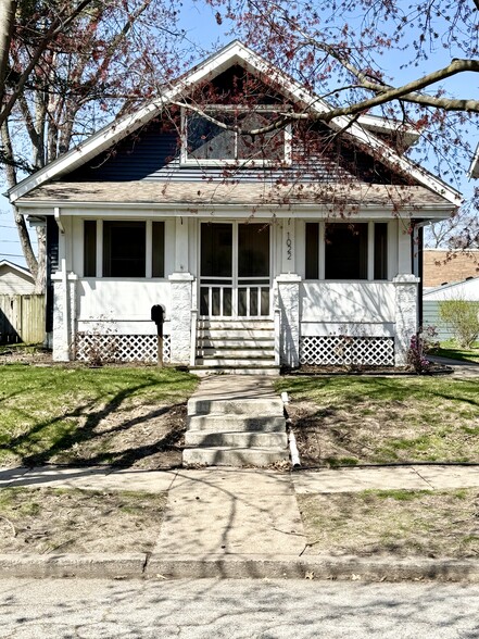 Building Photo - 1022 Grand Ct
