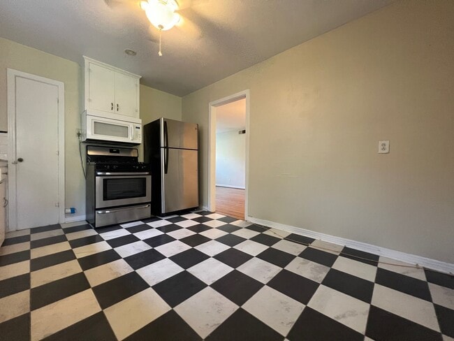 Building Photo - 2247 Branard St