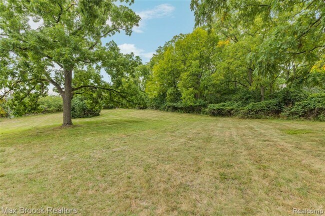 Building Photo - 3988 Lakeland Ln