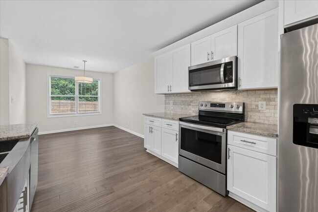 Building Photo - Like New Three Bedroom with Bonus!