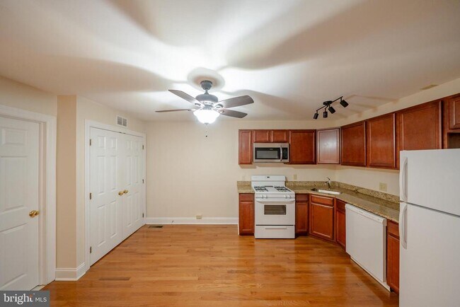 Building Photo - 340 W Gay St