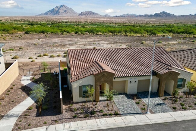 Building Photo - Spacious Single Level with Stunning Mounta...