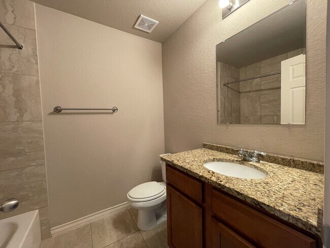 Building Photo - Townhome for rent