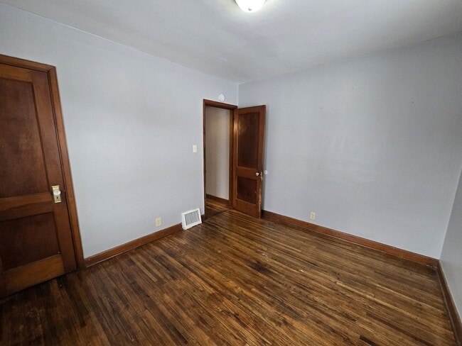 Building Photo - 401 Charles St