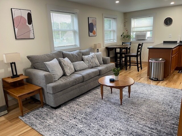 Building Photo - 611 S Main St